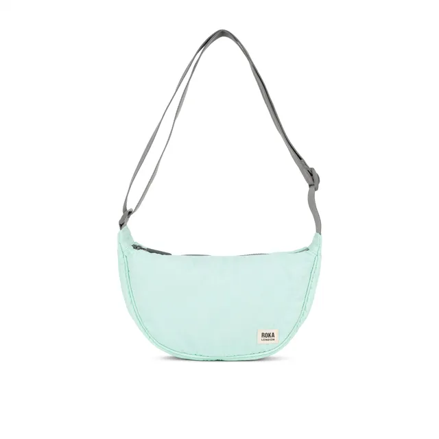 Roka London Farringdon halvmåneveske Mint 4,1 liter Taslon