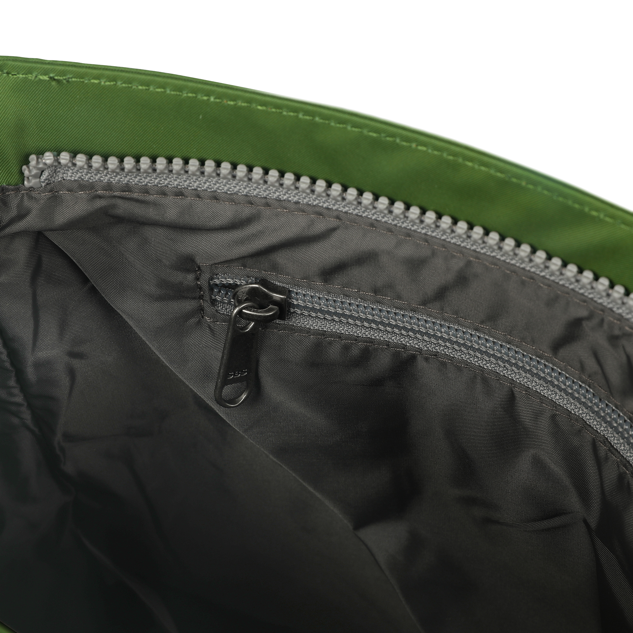 Roka London Kennington Medium crossbody avocado 2,7 l