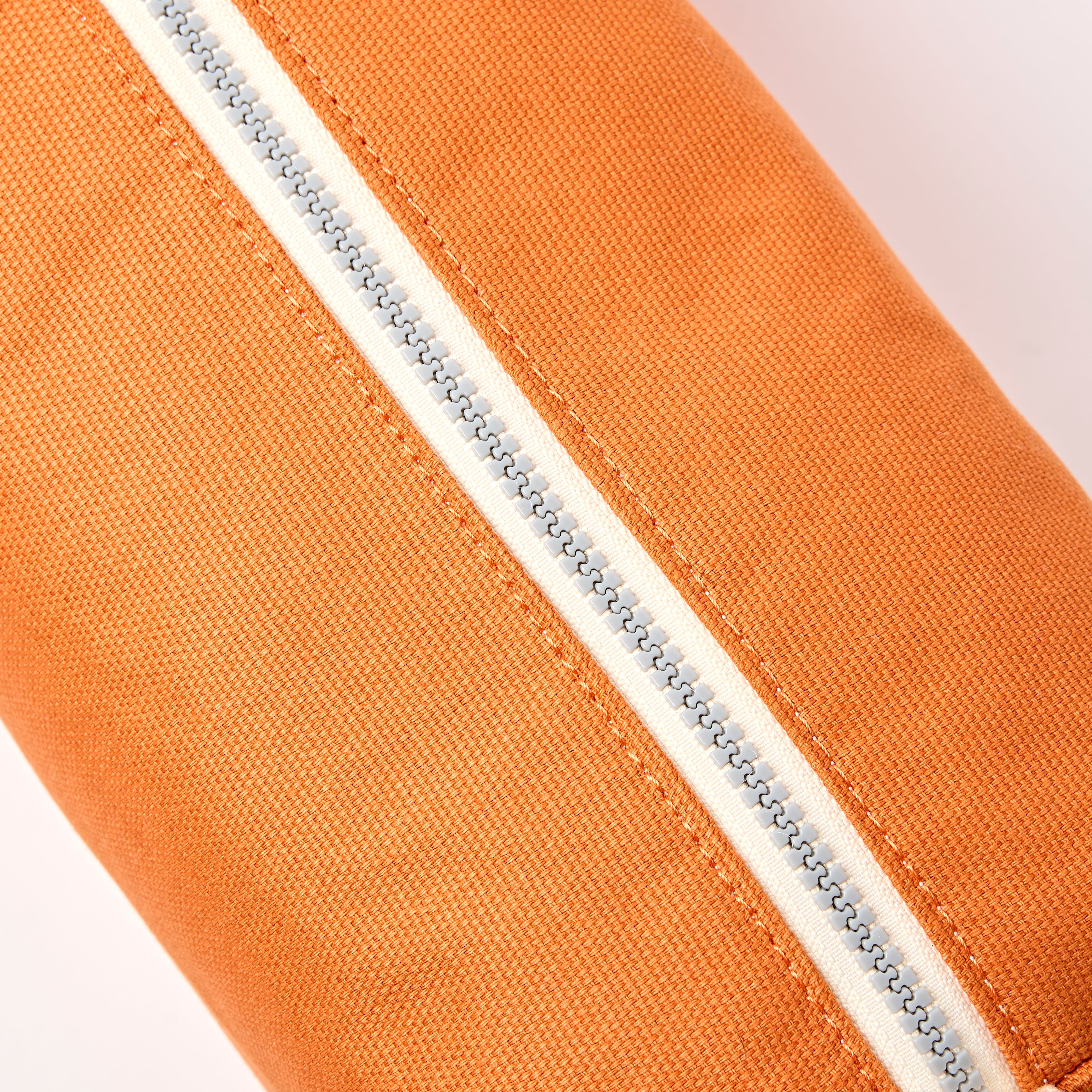 Roka London Maygrove toalettmappe Burnt Orange Small 4,8 liter