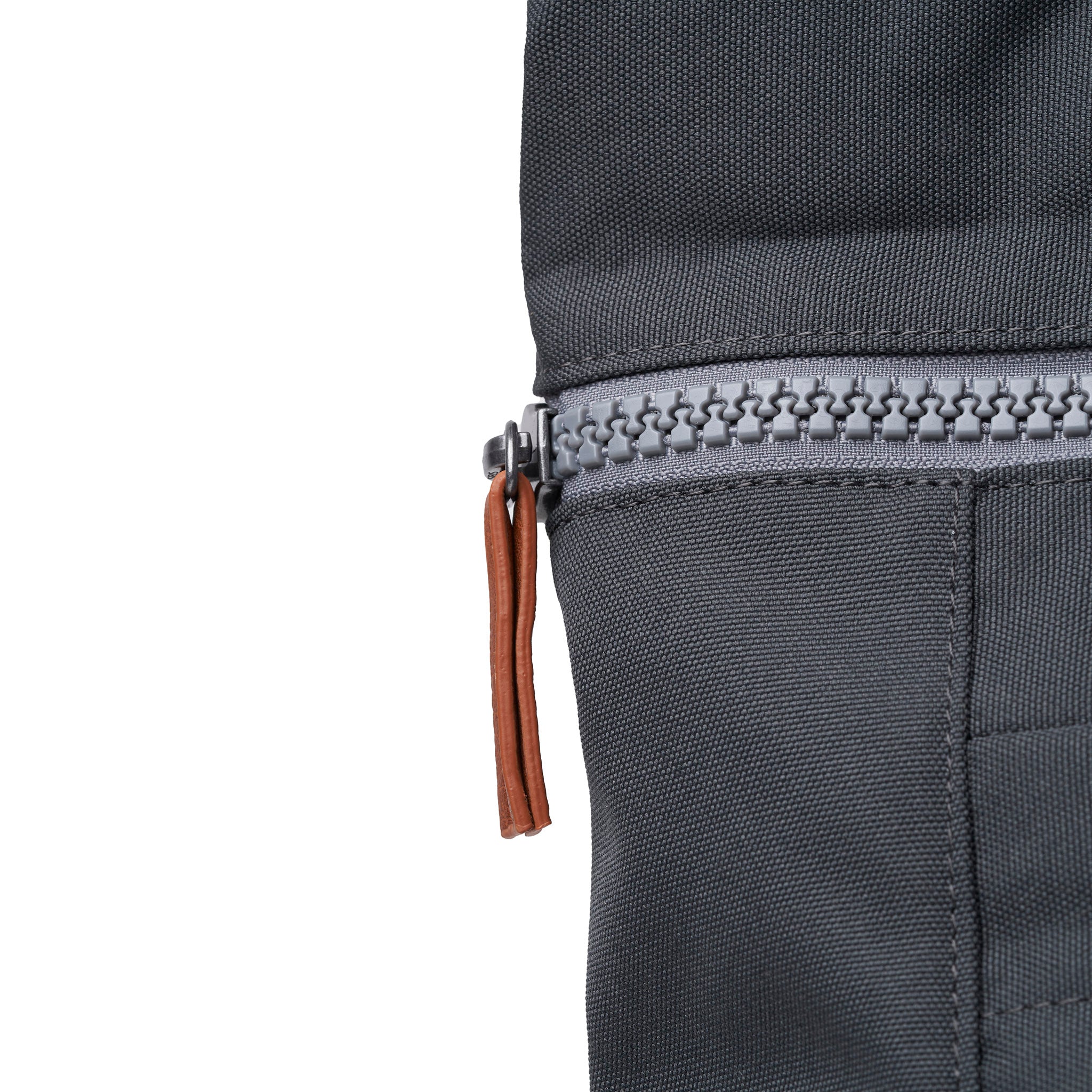 Roka London Finchley A ryggsekk small faded black værbestandig
