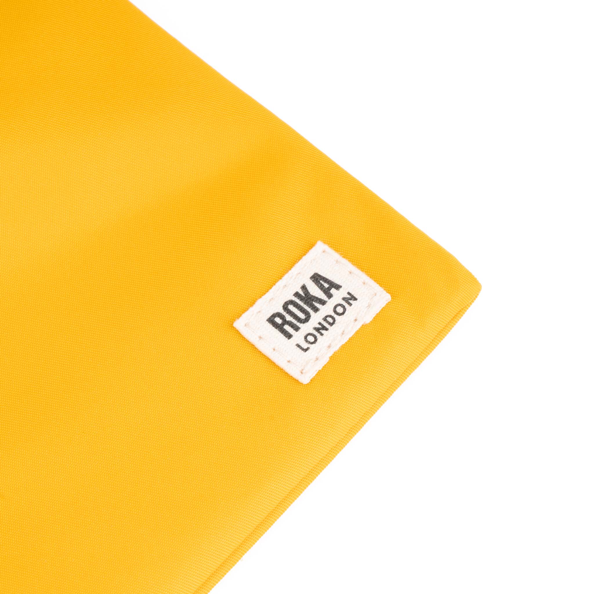 Roka Chelsea slingveske 0,3 liter Saffron XS