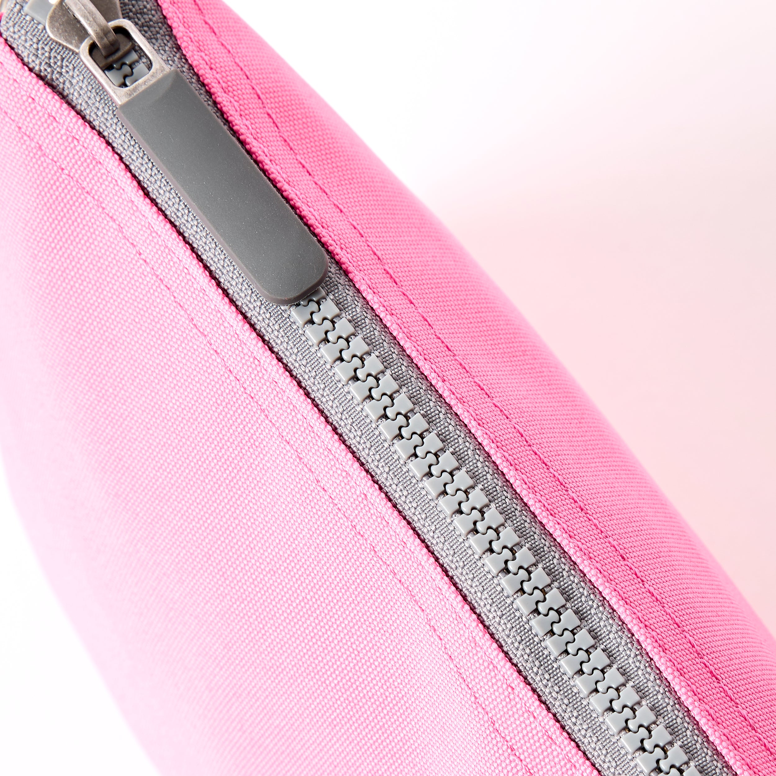 Roka London Carnaby XL crossbody Pink Lemonade 0,5 liter clutch