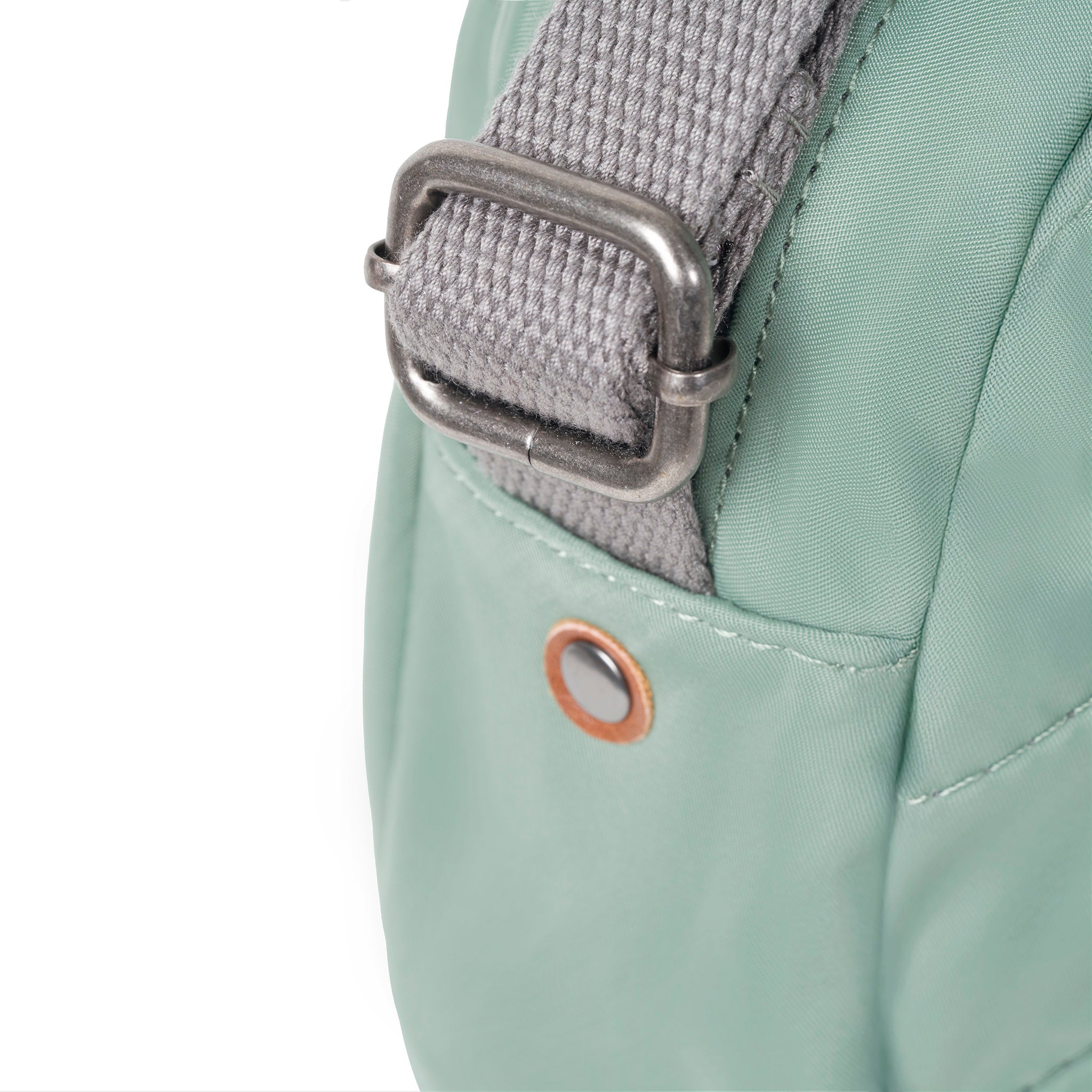 Roka London Paddington crossbody-veske frost S 4,1 liter