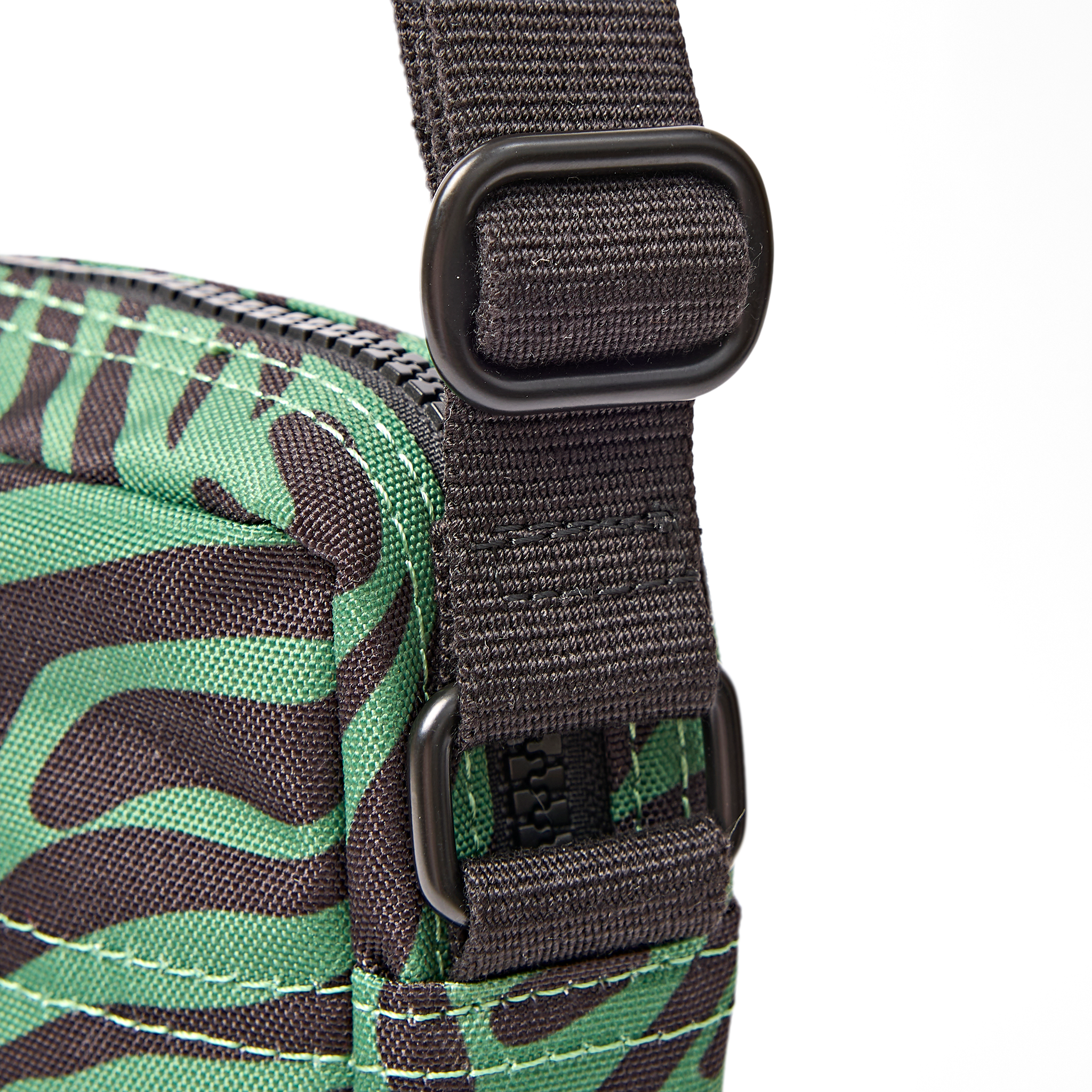 Roka London Bond Pocket crossbody-veske Animal Artichoke small 1,5l