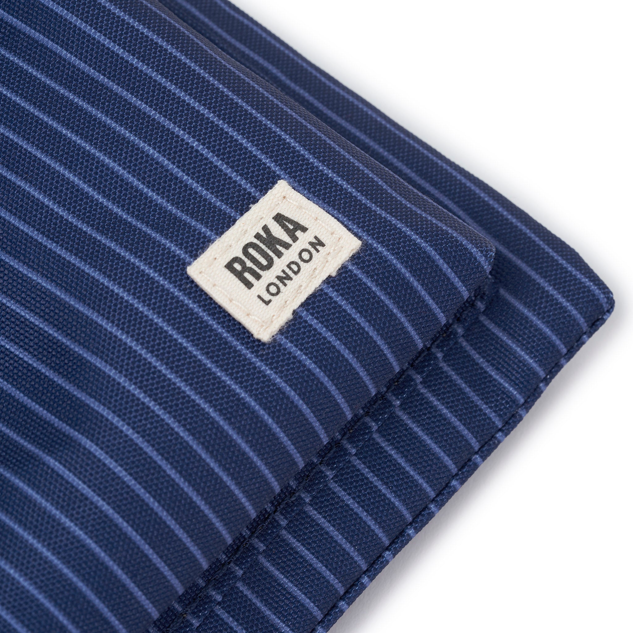 Roka London Chelsea B mobilveske Medium Denim Stripe 0,6l