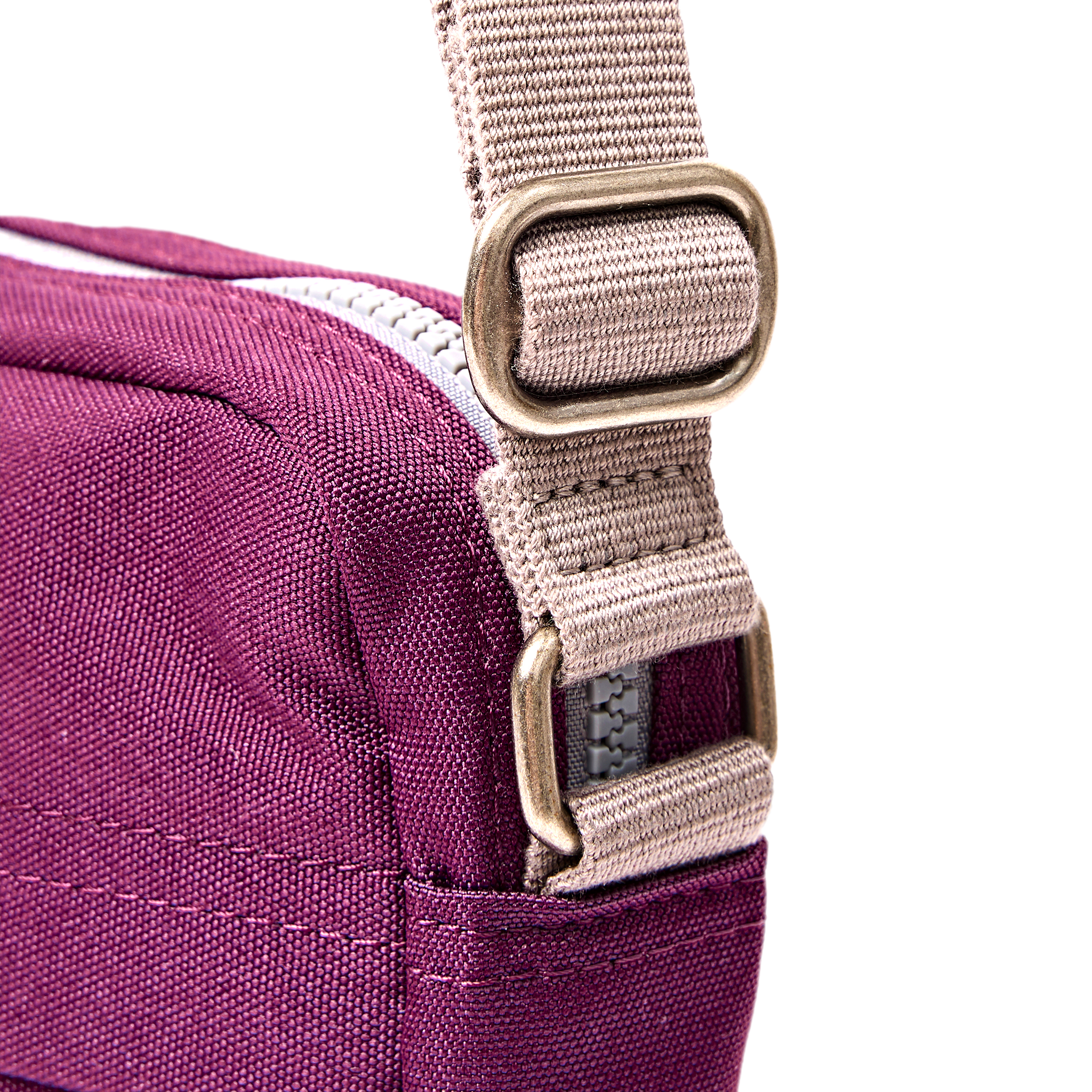 Roka London Bond Pocket crossbodyveske cherry small værbestandig