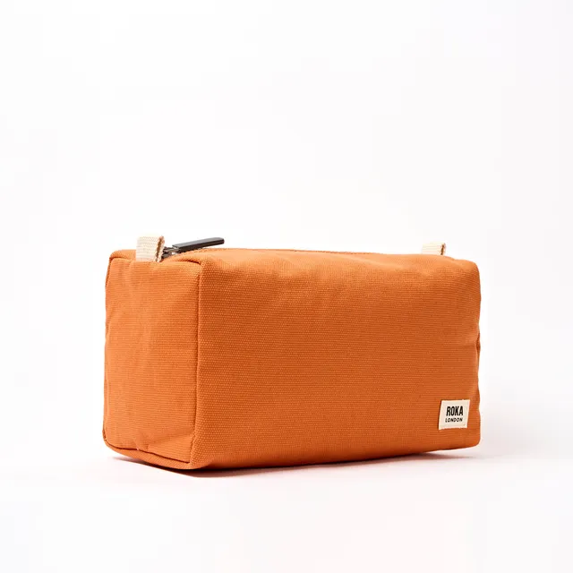 Roka London Maygrove toalettmappe Burnt Orange Small 4,8 liter