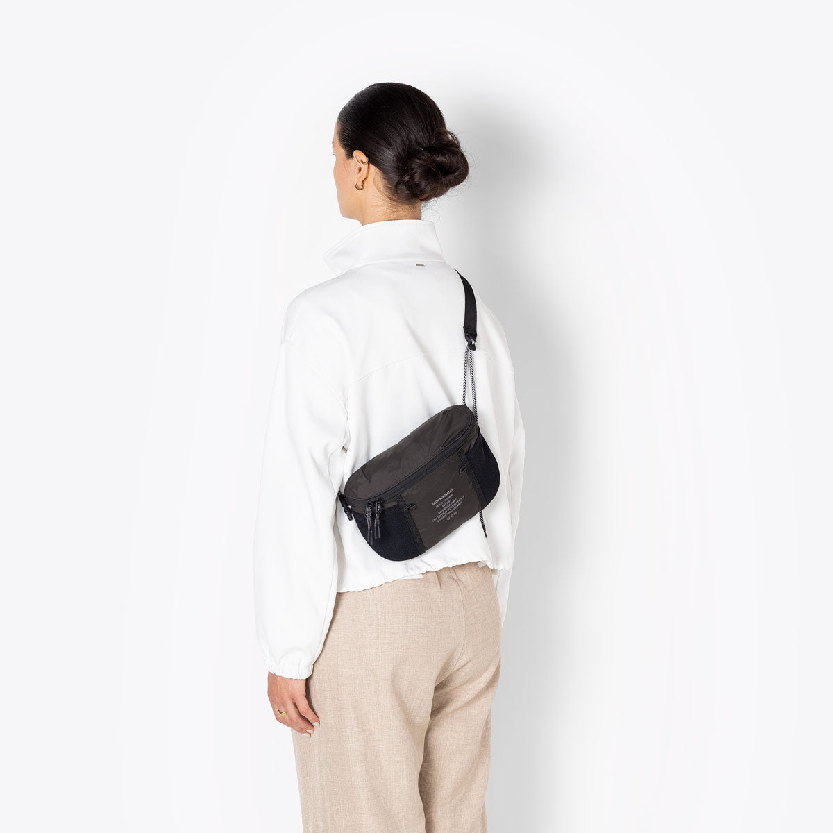 Ucon Acrobatics Jona crossbody Black large lett ripstop