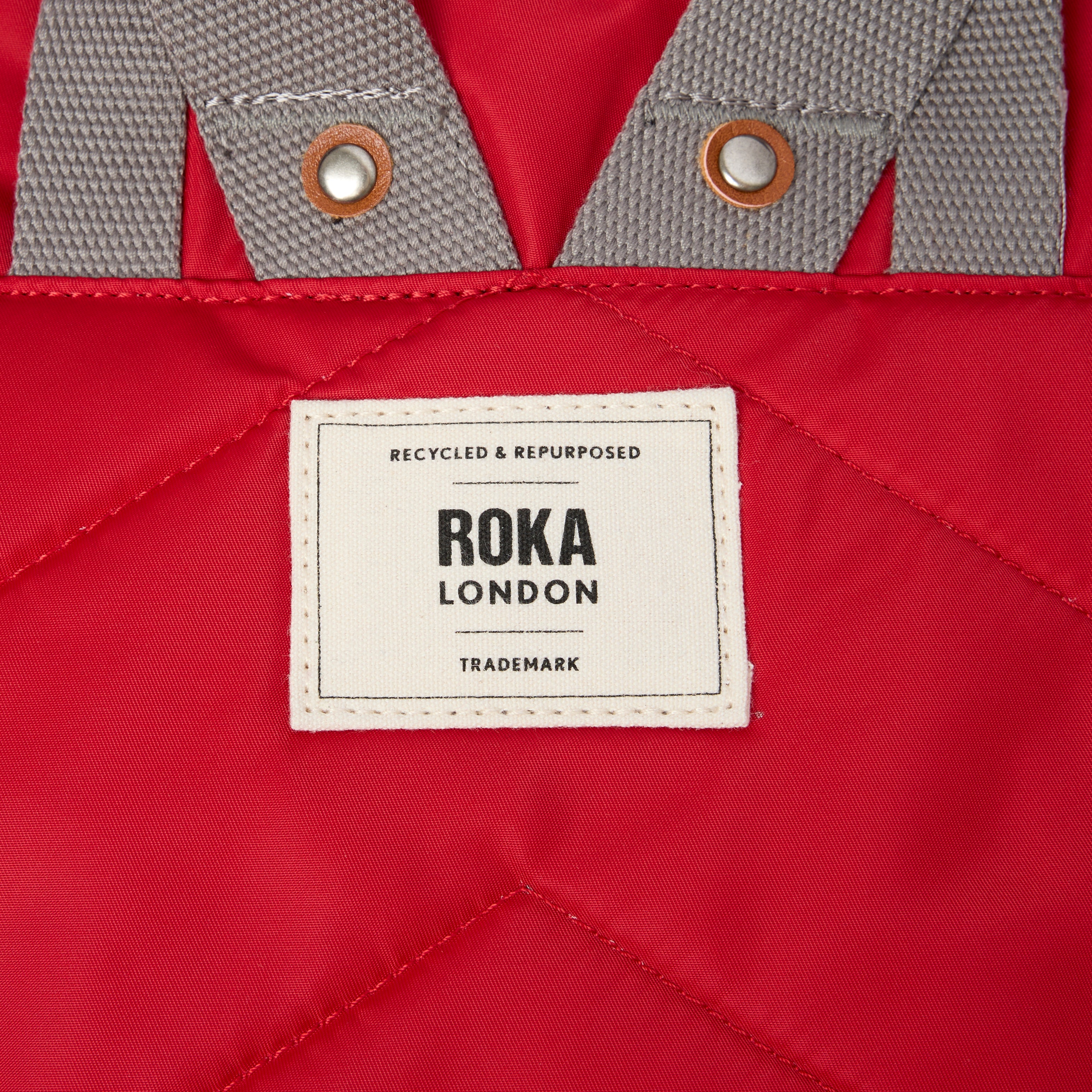 Roka London Camden J ryggsekk cranberry stripe 14,5 l