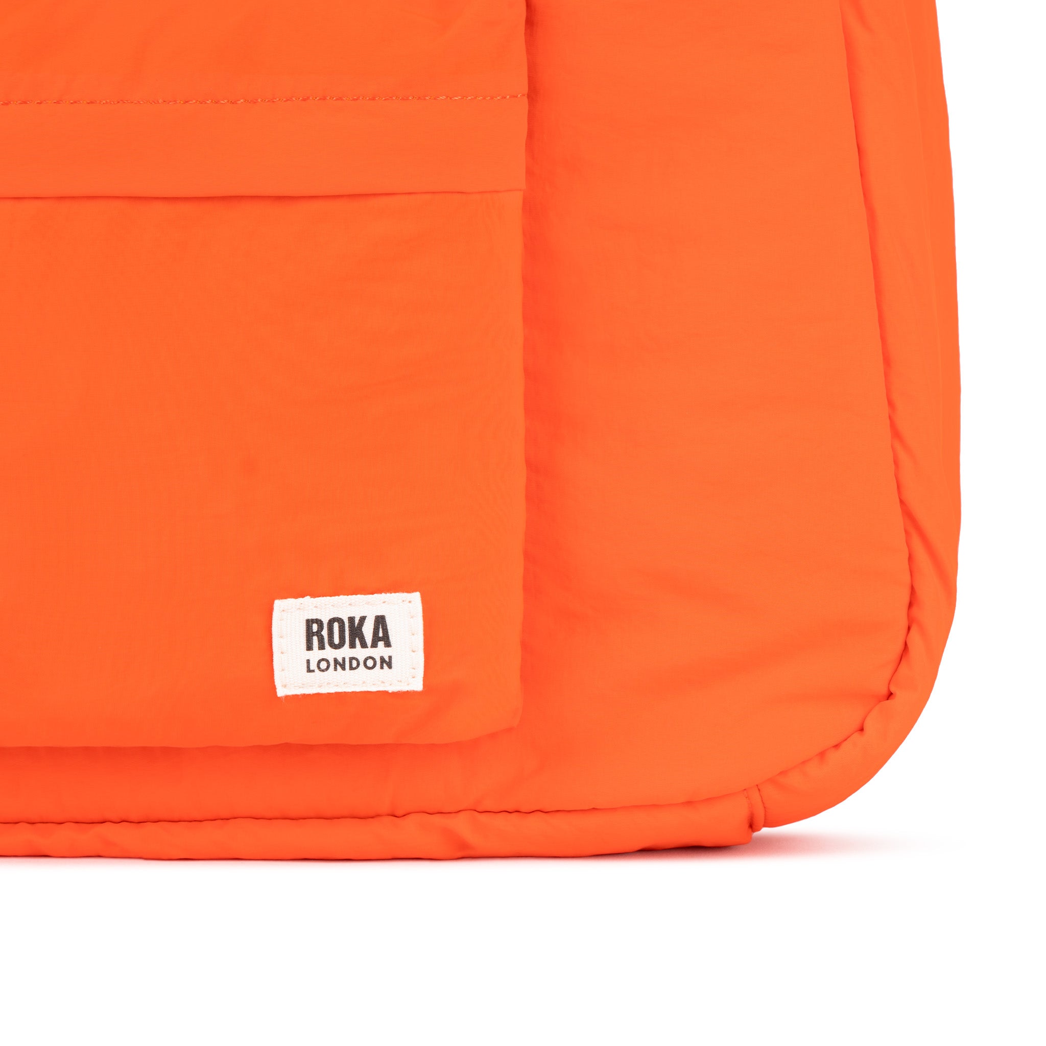 Roka London Belsize crossbody-veske medium tangerine 14,7 liter