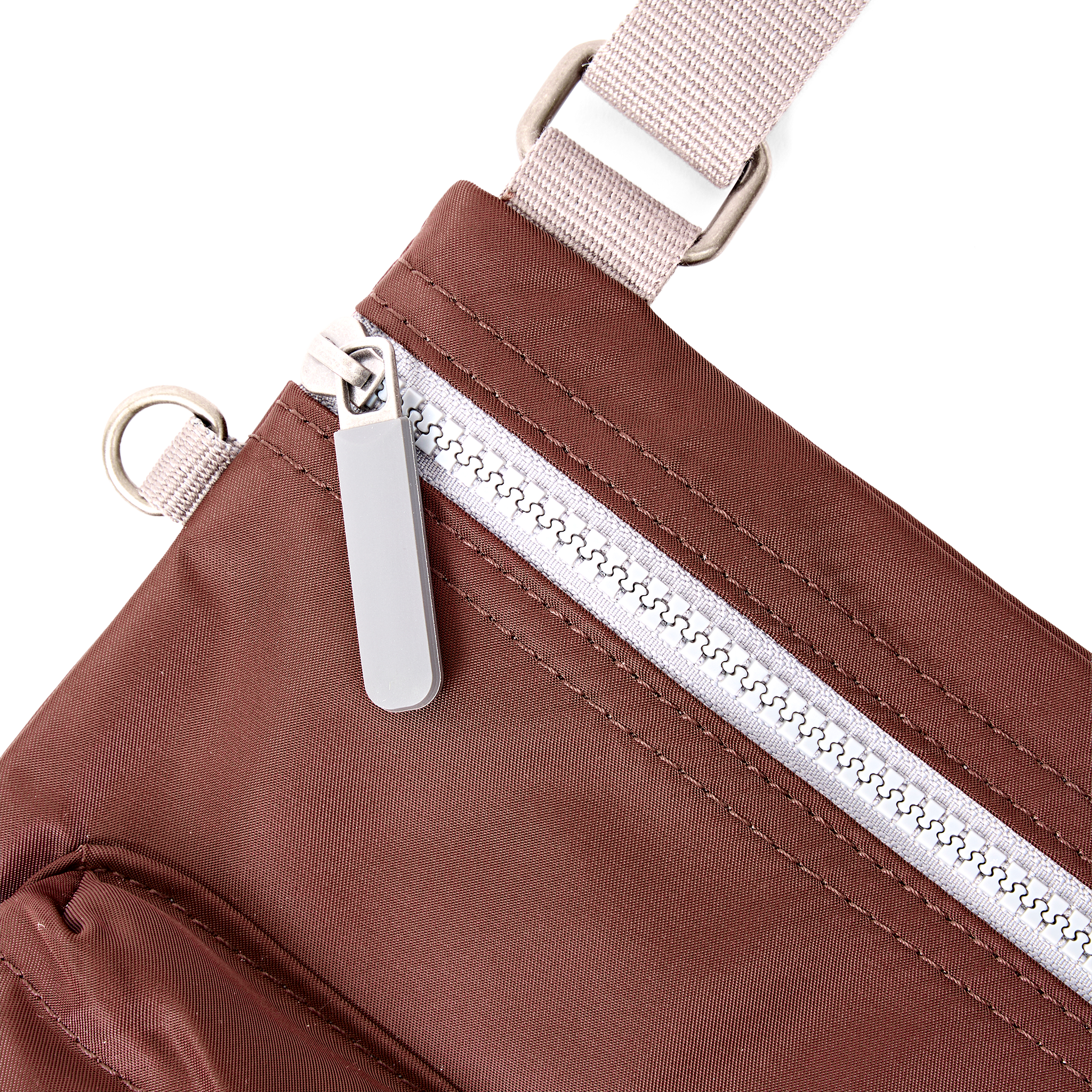 Roka London Chelsea B crossbody Rocky Road 0,6L vanntett