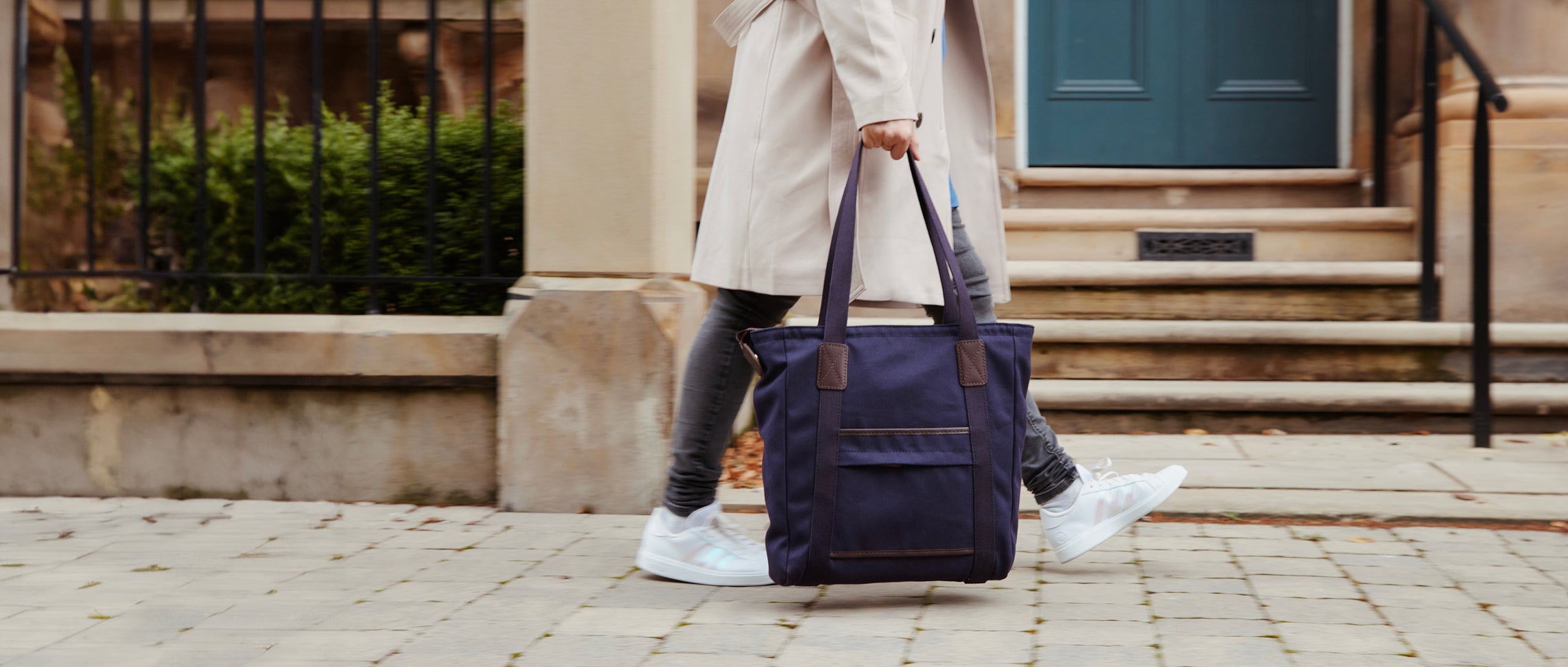 Chapman The Tote 40 toteveske navy skinn