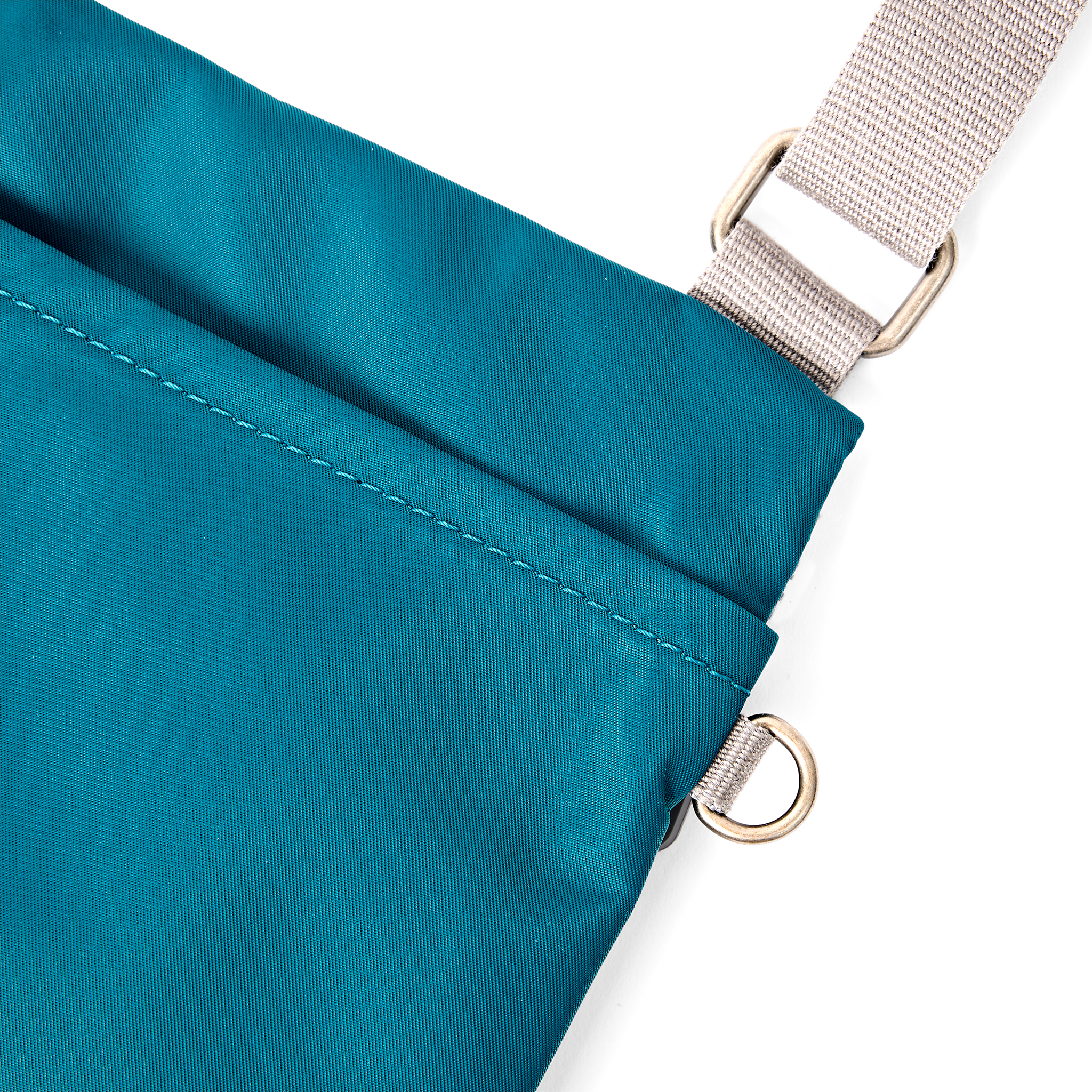Roka London Chelsea crossbody North Sea medium resirkulert