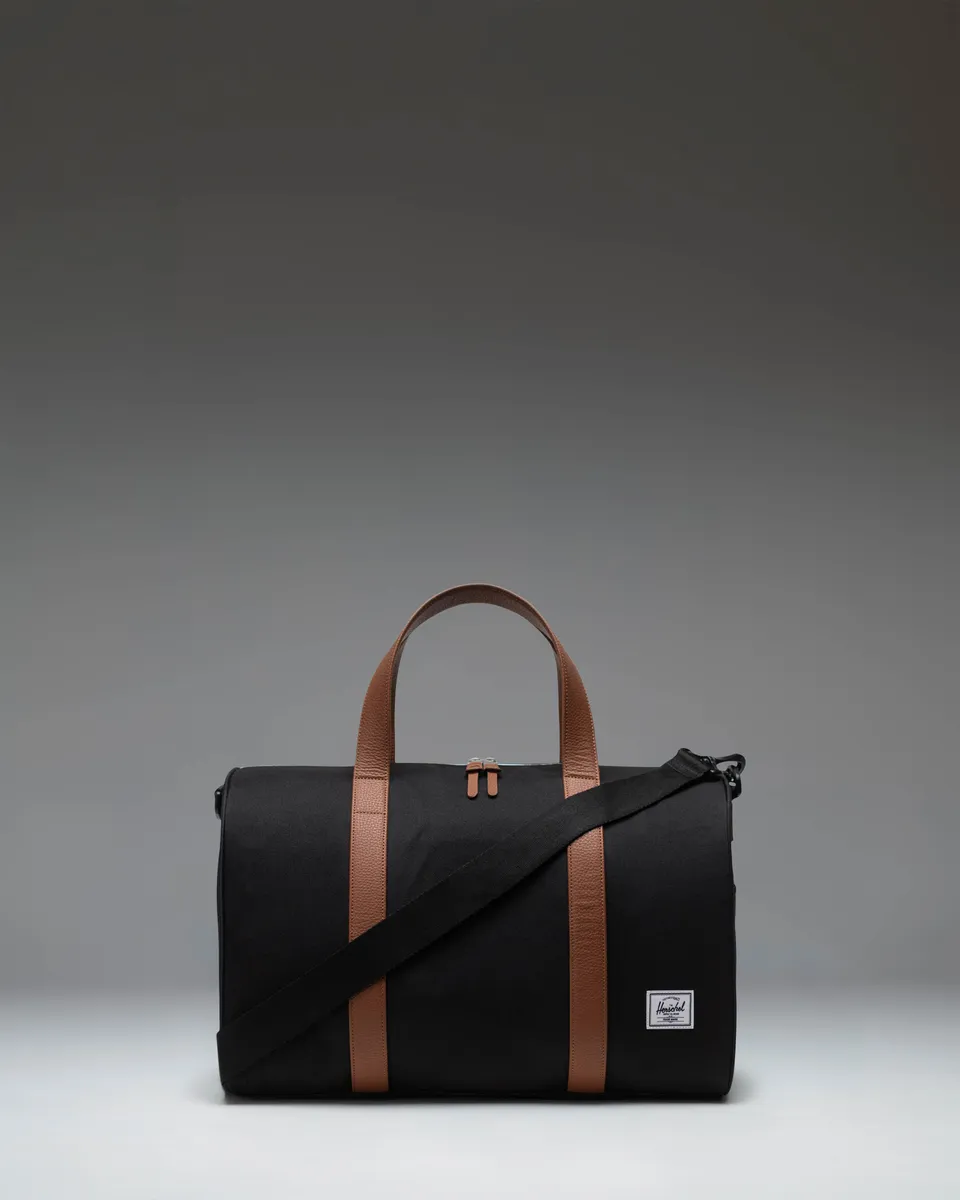 Herschel Novel Carry-On duffelbag svart med trallestropp