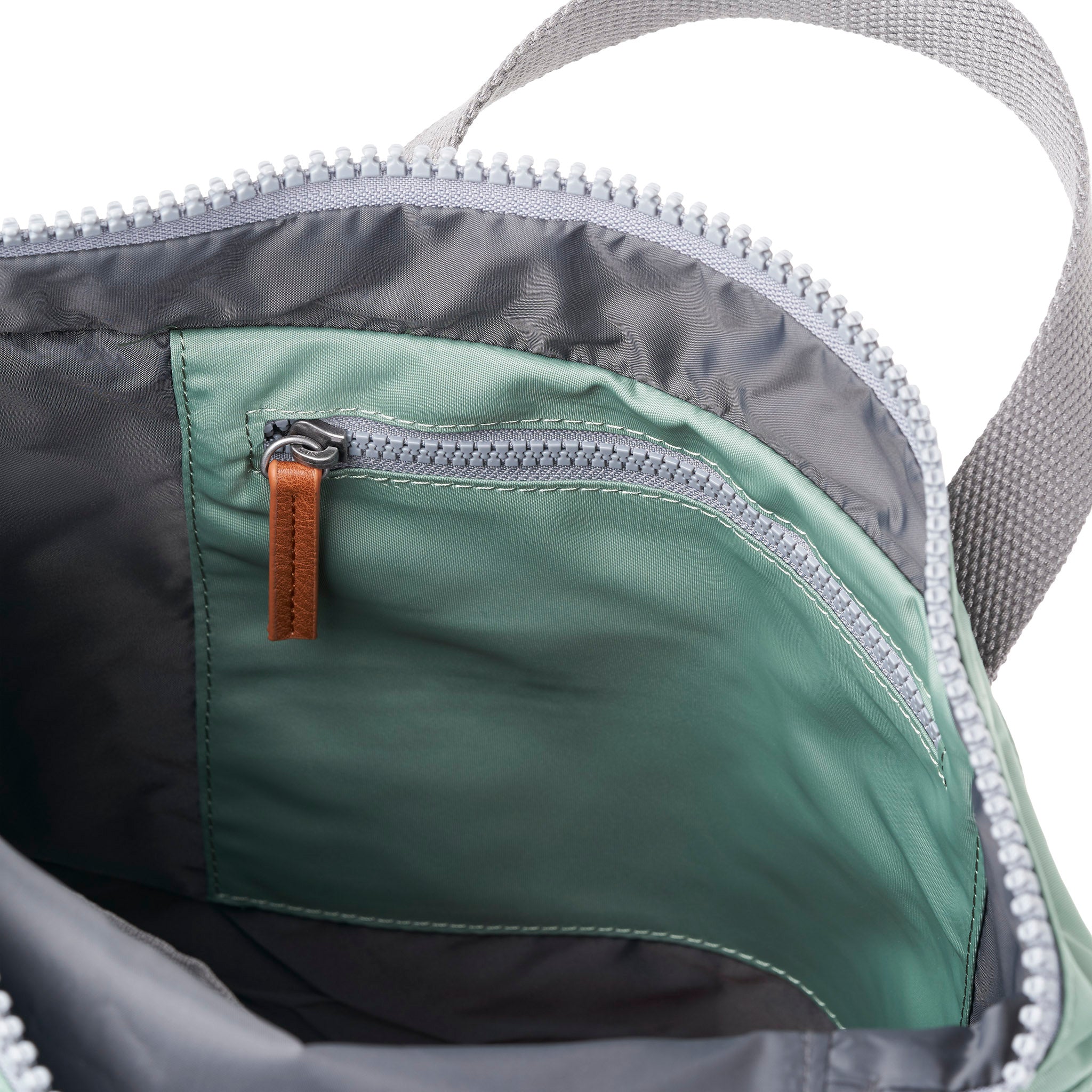Roka London Canfield ryggsekk Small frost grå roll-top