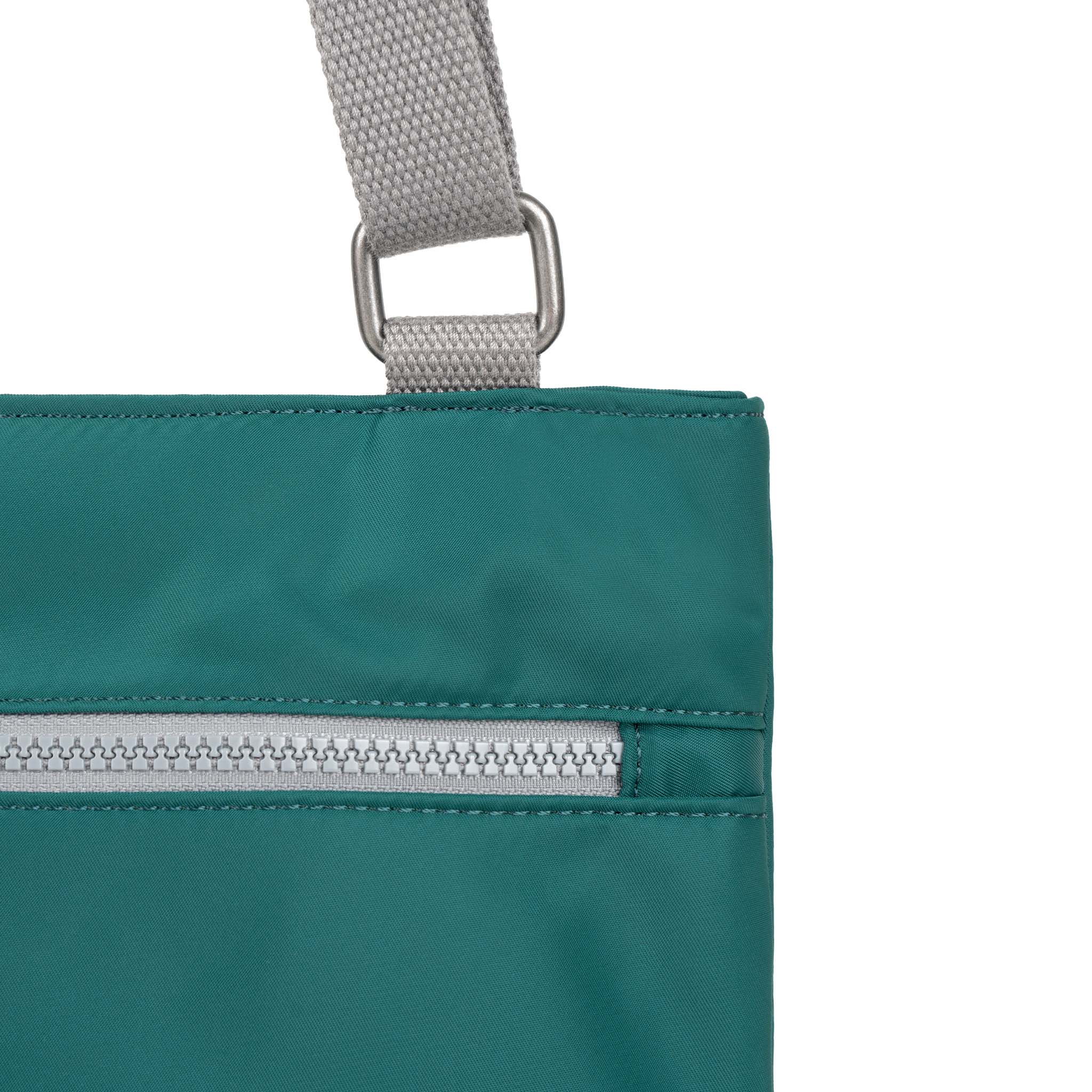 Roka Moorgate Messenger skulderveske Teal Medium 3,2L