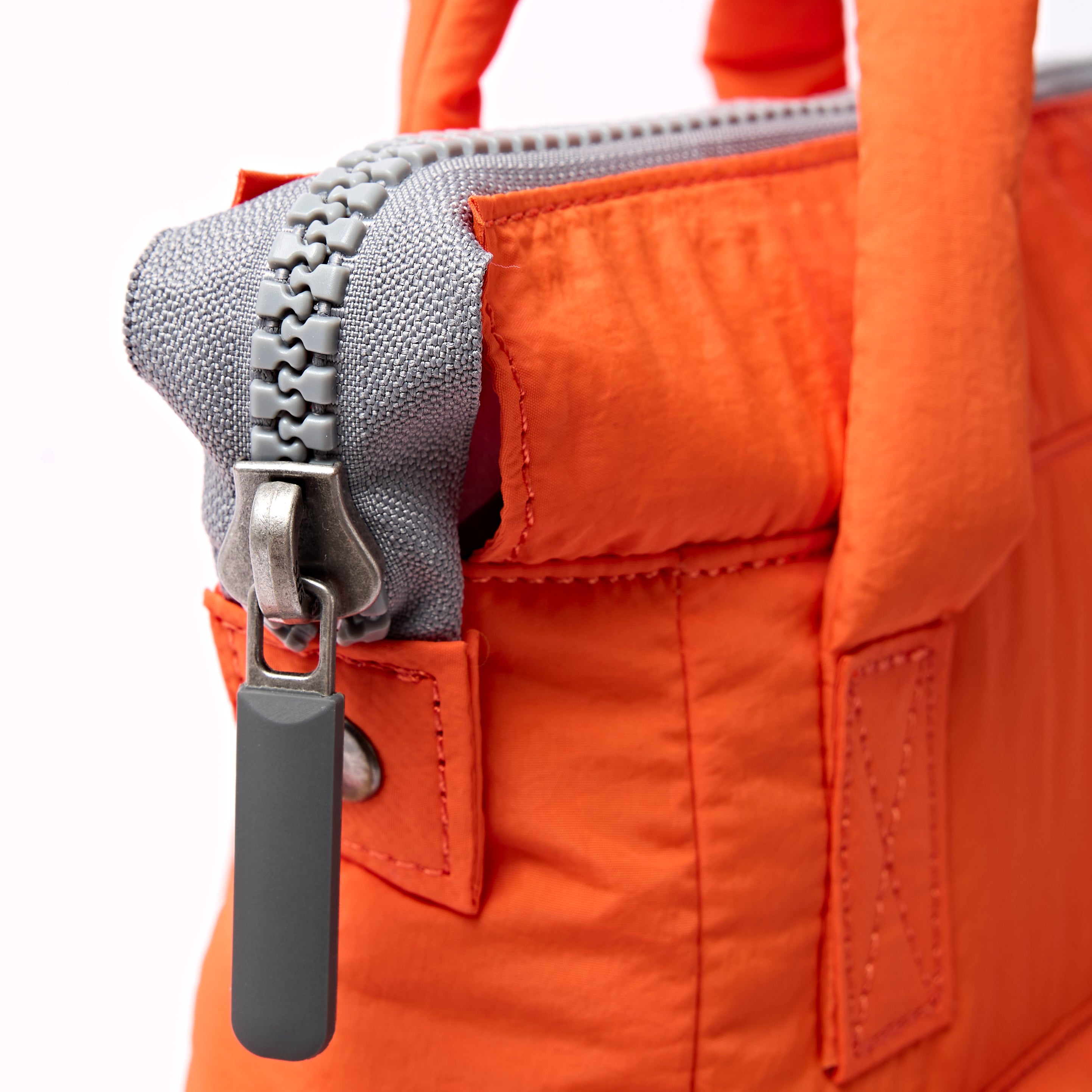 Roka Bantry XS ryggsekk 5,8 liter Retro Tangerine Puffy