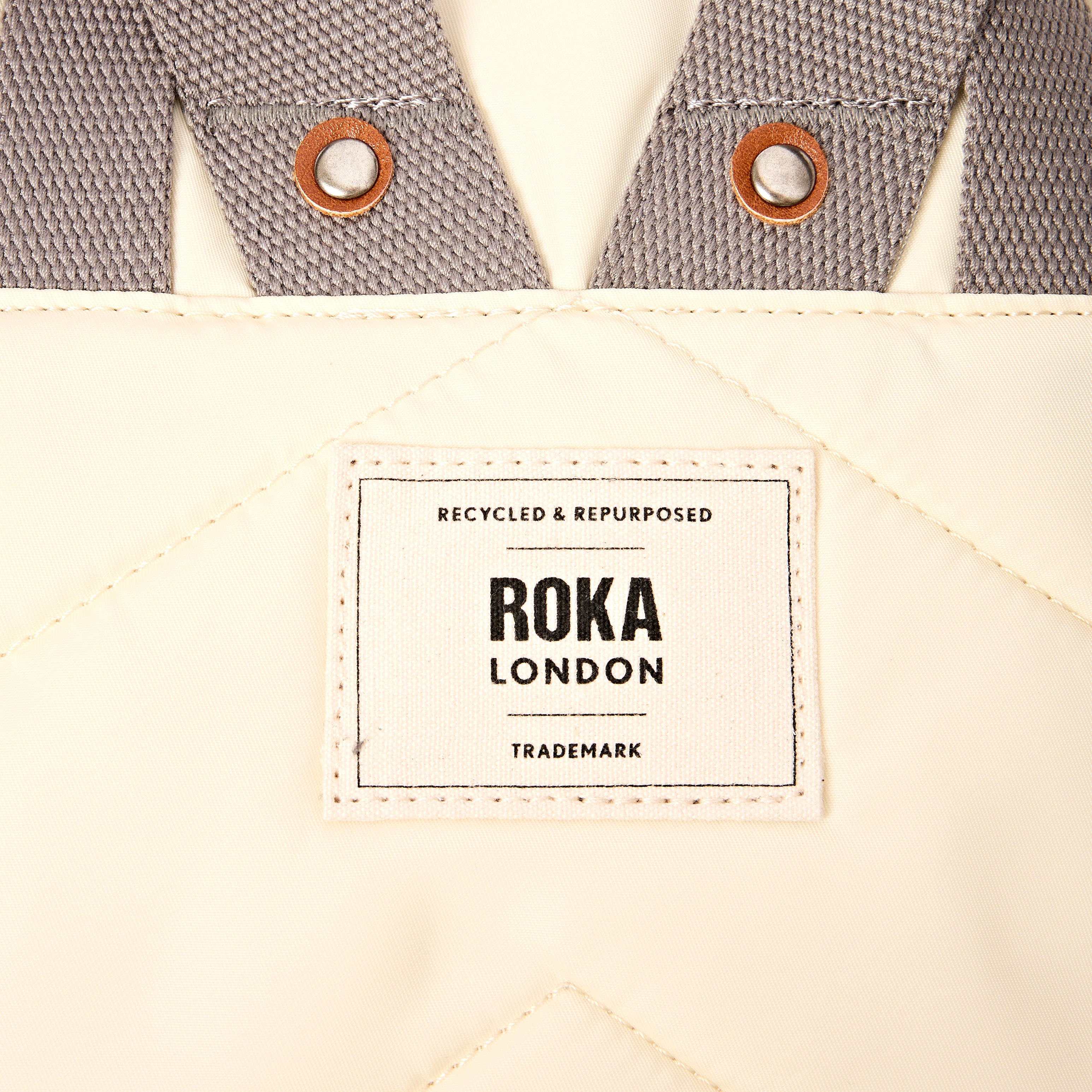 Roka London Camden J ryggsekk wax stripe medium 14,5 l