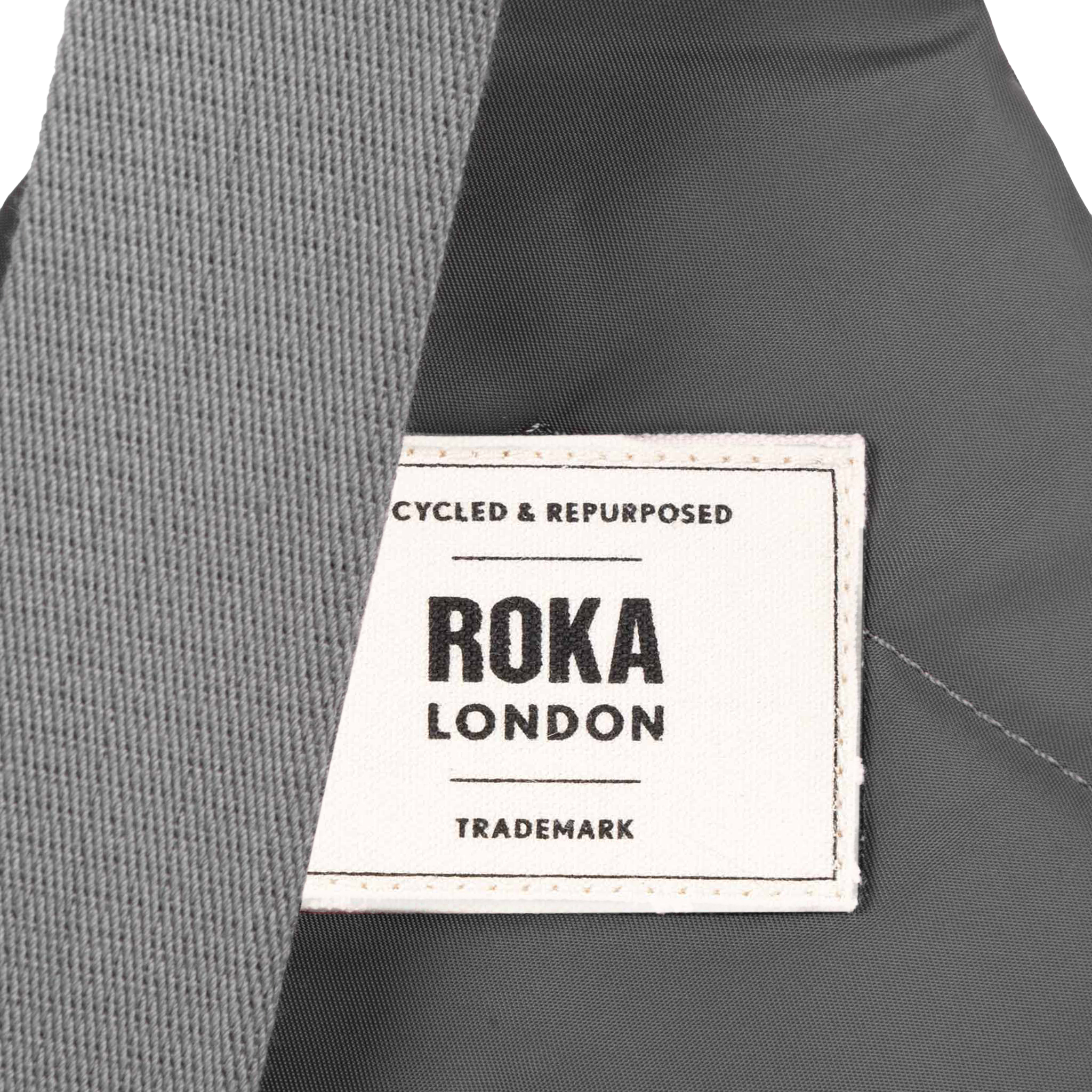 Roka London Willesden Large crossbody Graphite 5 liter resirkulert