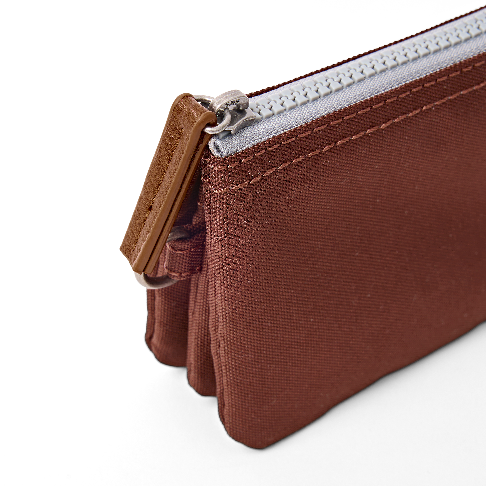 Roka London Carnaby lommebok chocolate 0,2 liter