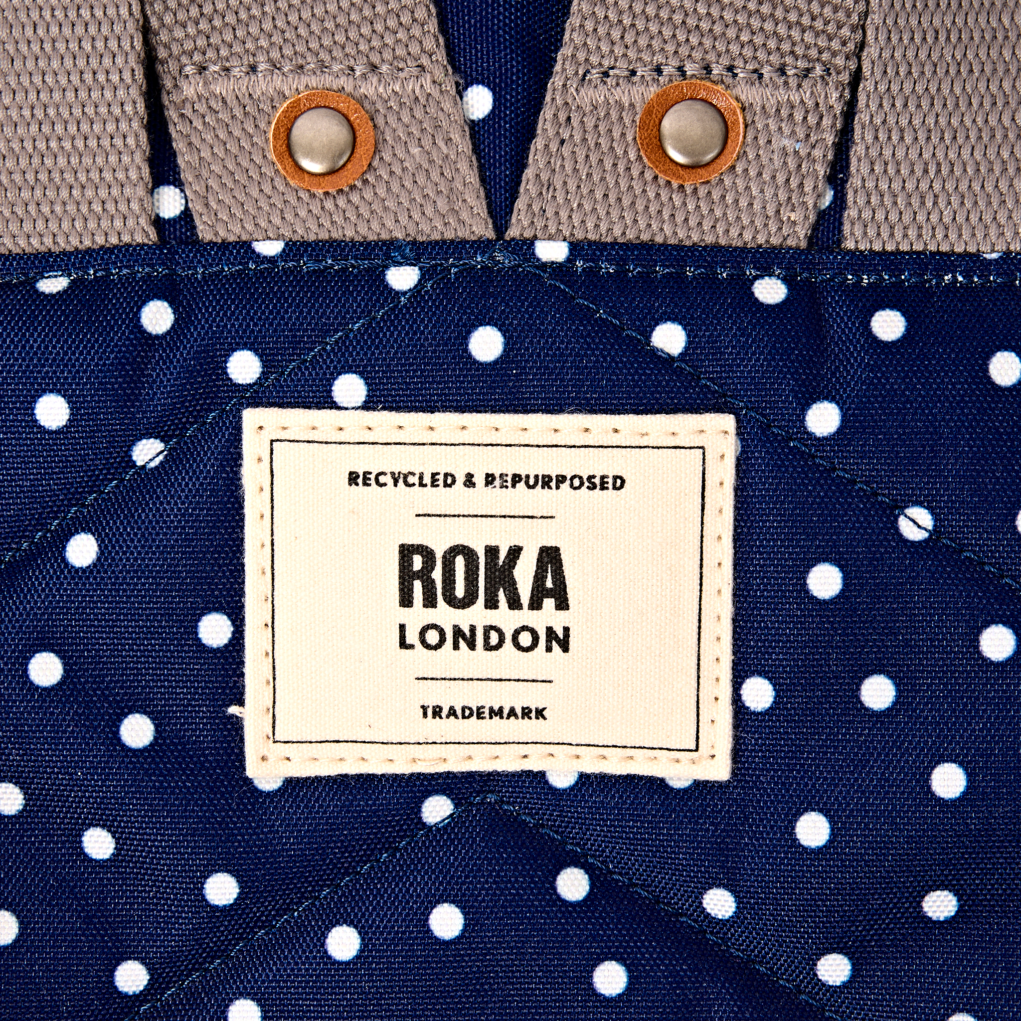 Roka Bantry Small ryggsekk 7,4 liter navy polka dot