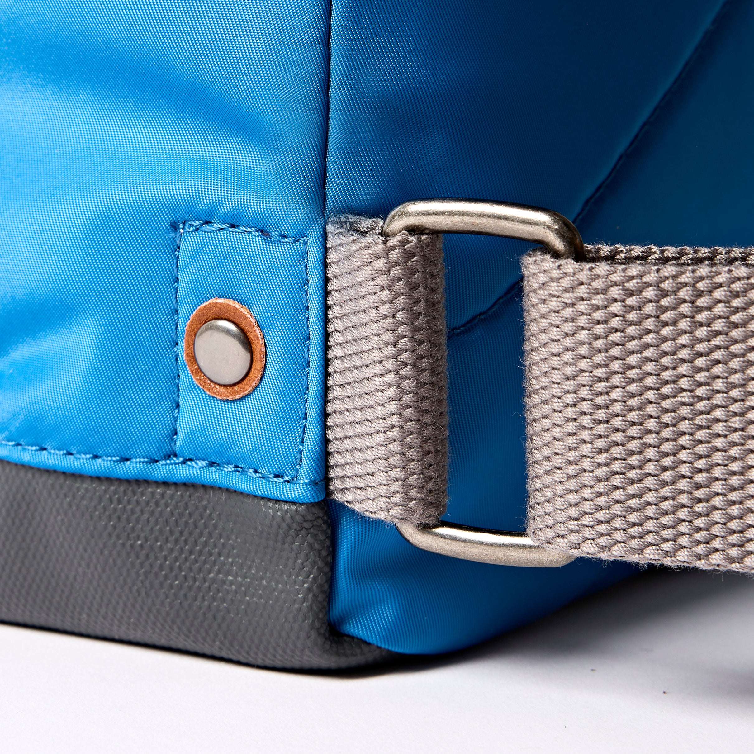 Roka London Bantry ryggsekk Malibu Blue Small værbestandig