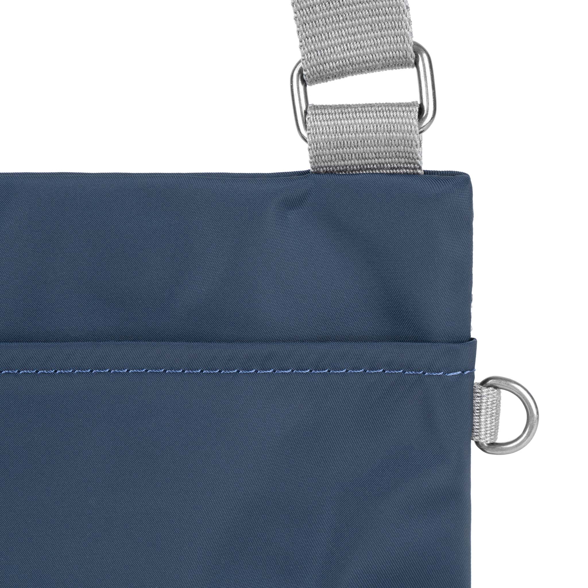 Roka London Chelsea B Medium crossbody midnight 0,6 l