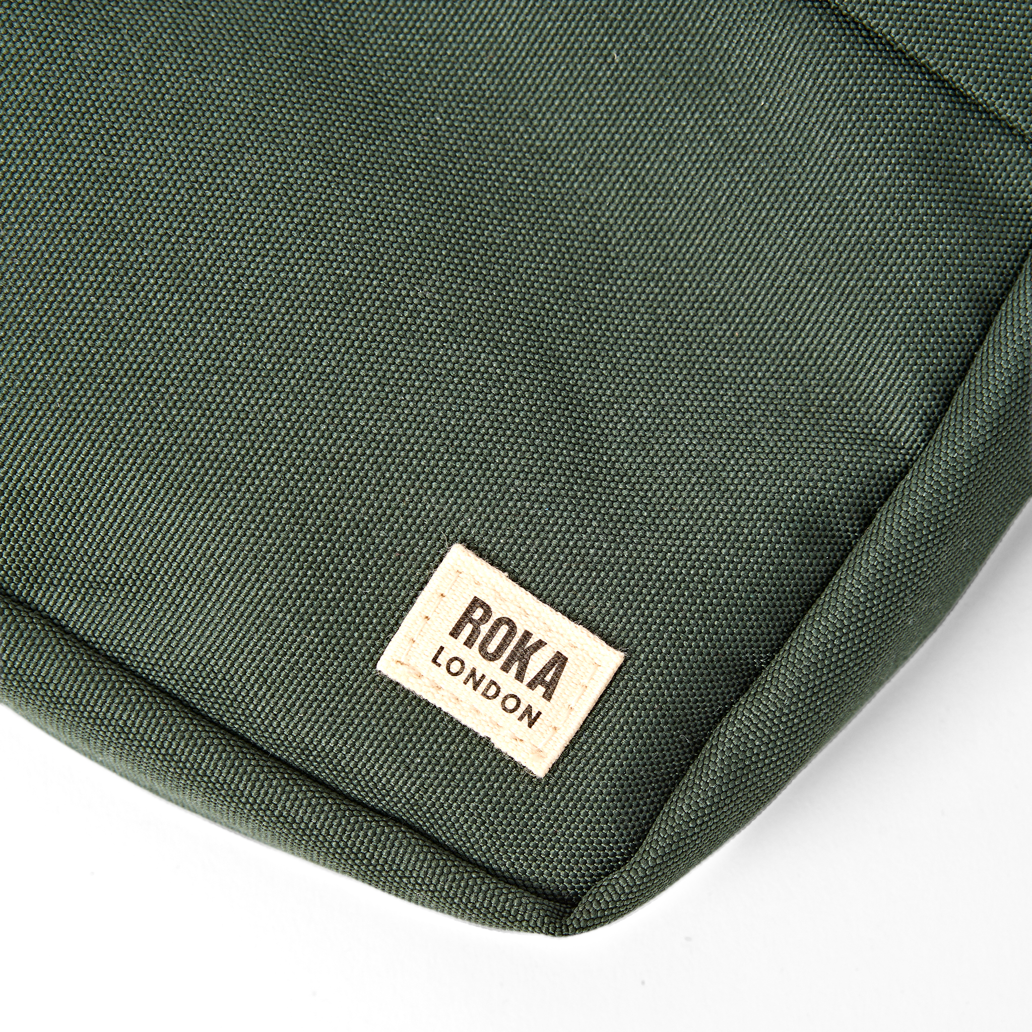 Roka London Bond Small crossbody thunderstorm 1,5 liter polstret