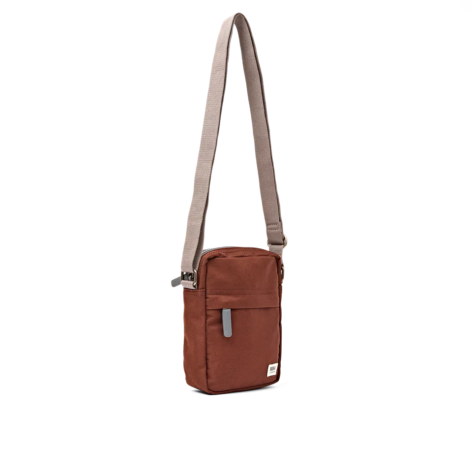 Roka London Bond Small skulderveske Chocolate 1,5 liter