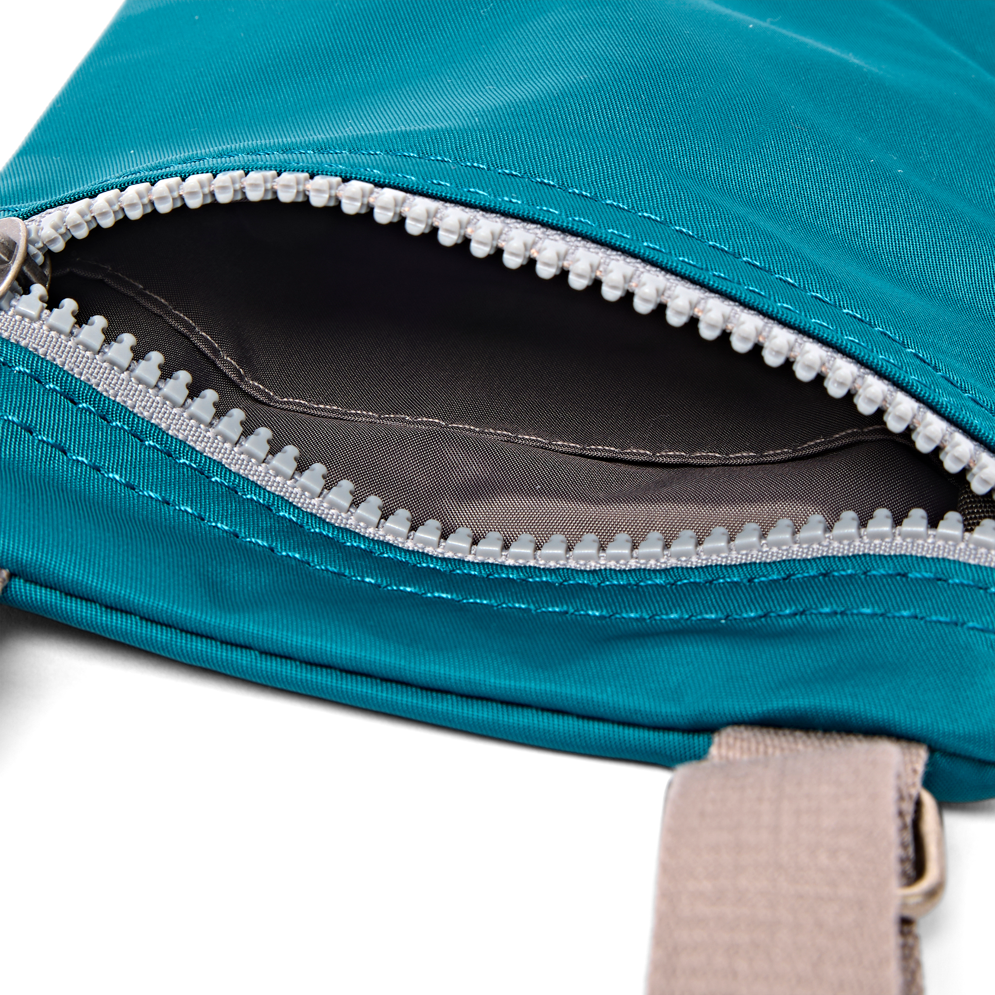 Roka Chelsea Pocket Sling magetaske North Sea XS 0,3L