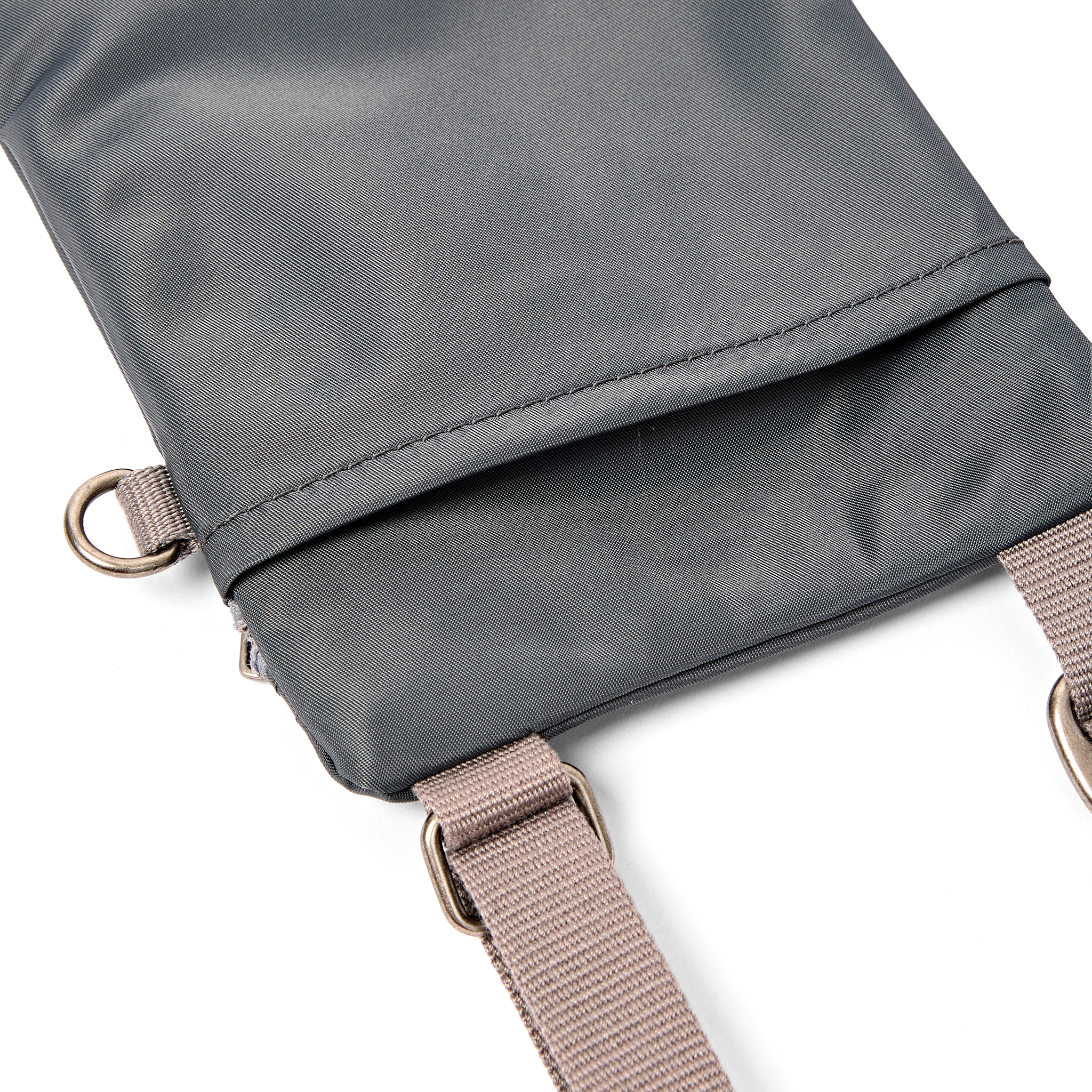 Roka London Chelsea Pocket Sling skulderveske Beluga Extra Small værbestandig