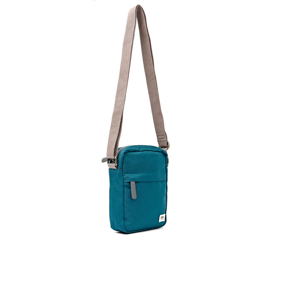 Roka London Bond crossbodyveske Small Deep Teal 1,5L