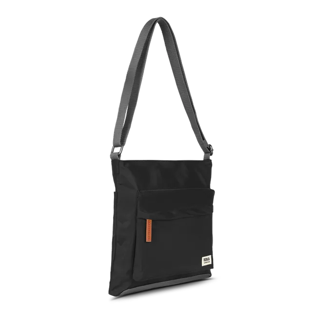 Roka London Kennington crossbody medium svart 2,7 liter