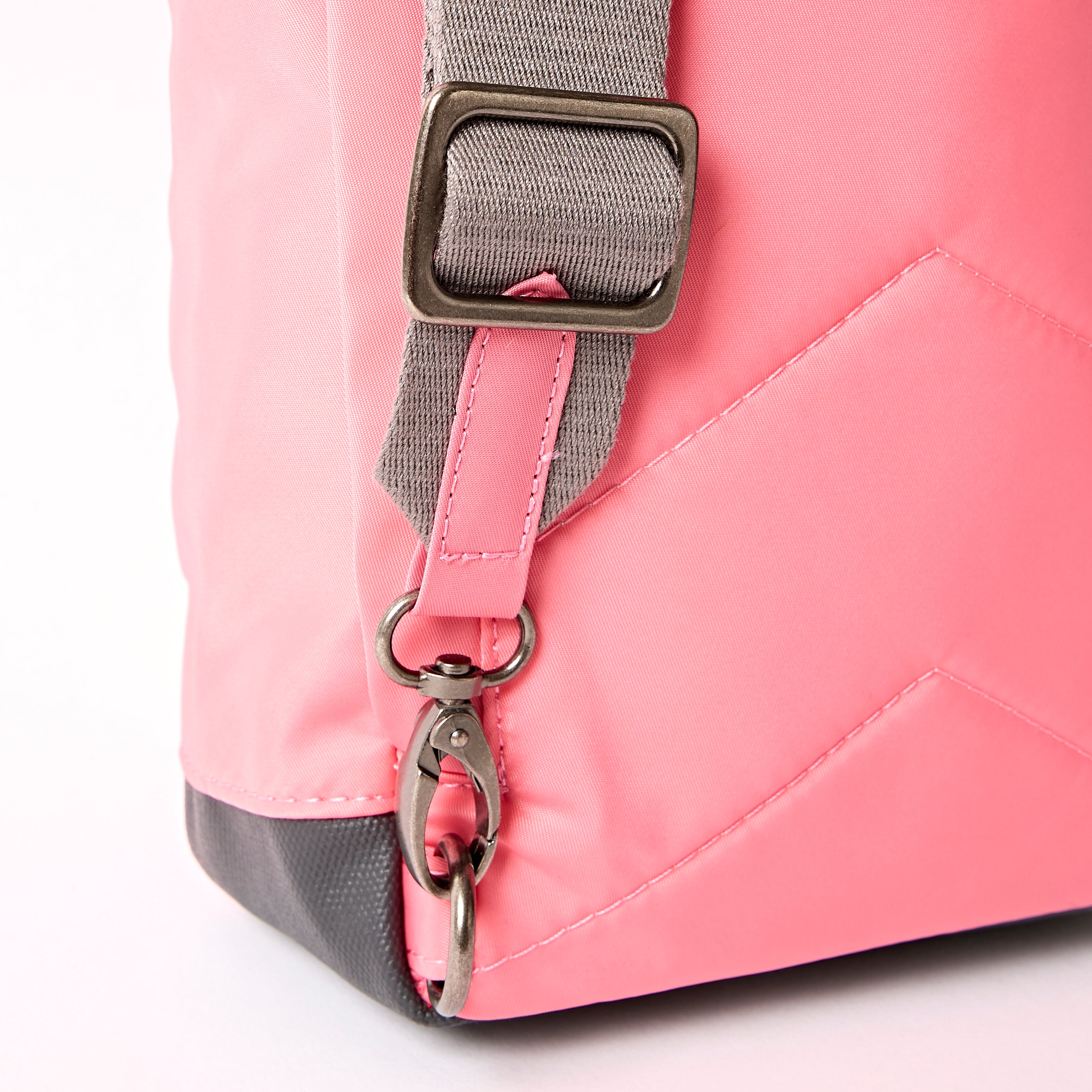 Roka Willesden Large crossbody 5 liter pink lemonade